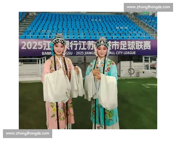 非遗助威苏超:淮剧歌舞杂技燃爆盐城中场 非遗助威苏超:淮剧歌舞杂技燃爆盐城中场