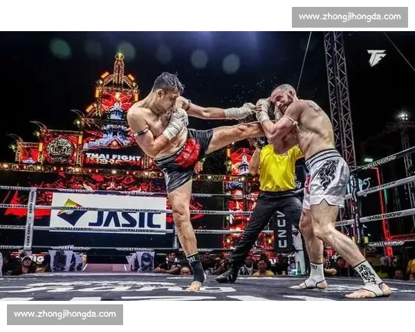 萨曼柴双连踢爆头终结！这腿法堪称泰拳暴力美学范本