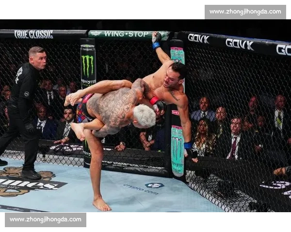 托普里亚 2 分 32 秒弑神！UFC 轻量级王座易主，奥利维拉王朝彻底终结